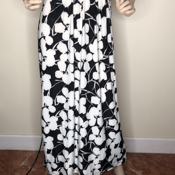 #29 Black & White Floral Maxi Dress - Picture 9 of 15